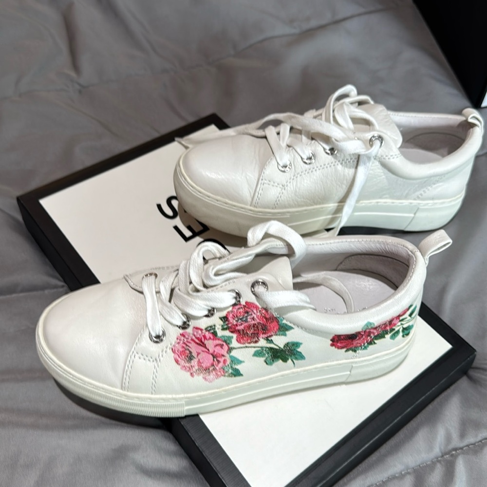 J/Slides NYC Shoe Box